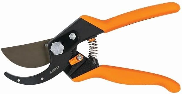 Fiskars Pro Pruner Shears, Garden Clippers, Gardening Scissors with Sharp Non-Stick Steel Rust Resistant Blade