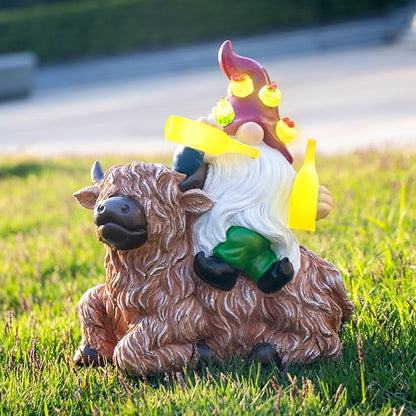 DKJOCKY Gnome Garden Decor Statue with Solar Light Lantern, Highland Cow Birthday Gifts for Women Mom Grandma, Funny Waterproof Resin Figurine Outdoor Decorations for Yard Patio Lawn Balcony Porch